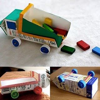 Camión de juguete con cartón de leche